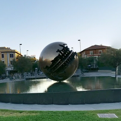 Pomodoro, Place de la liberté, Pesaro, Italie